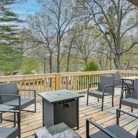 Country Escape Log Cabin Near Kentucky Lake!