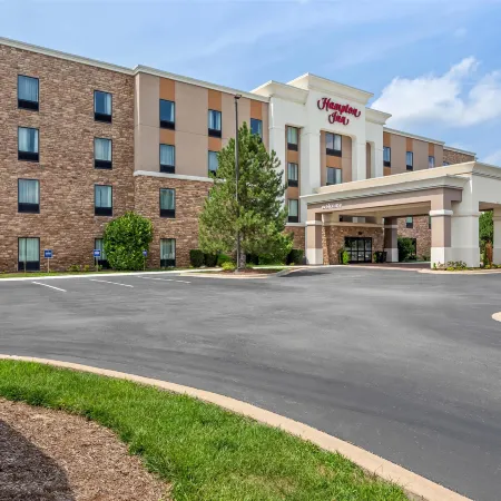 Hampton Inn-DeKalb (Near the University)