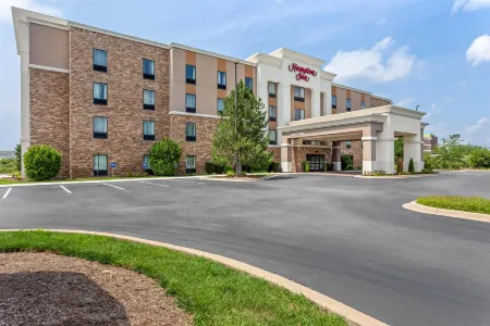 Hampton Inn-DeKalb (Near the University) Отели в г. Де-Калб