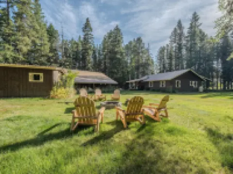 Spotted Bear Cabin For 6 Hotels in Bigfork