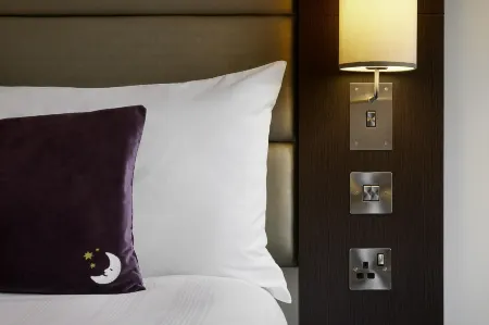 Premier Inn Horsham Town Centre Отели рядом с достопримечательностью «Суон Уолк»