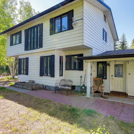 3 Mi to Pioneer Park and University Spacious Home!