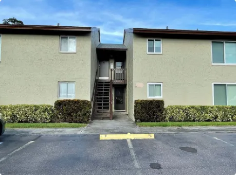 🌴 SPACIOUS CONDO W HEATED POOL & NEARBY BEACHES AND AIRPORTS🌴