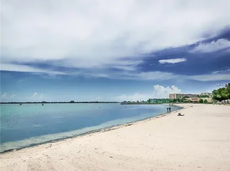 Charming Gulfport Town Guest Cottage Studio -Walk to Beach -Shops -Restaurants