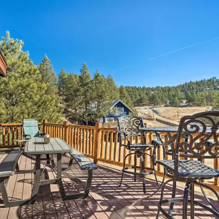 Classic Colorado Log Home w/ Mountain Views!