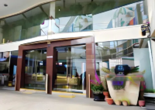 Grand Business Inn Compass Hospitality周辺のホテル