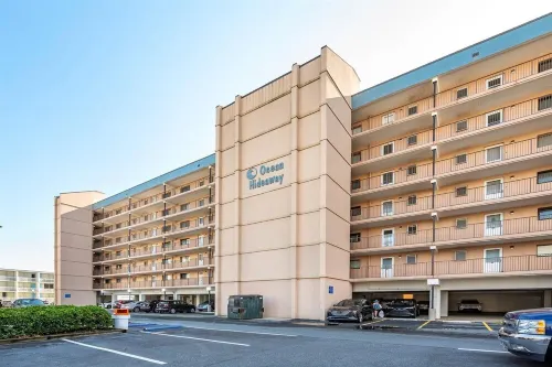 Ocean Hideaway 209 2 BR 2 BA Ocean City, Maryland Boardwalk Oceanfront - 4 ดาว