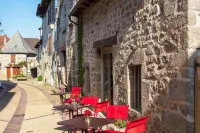 Demeures & Châteaux Auberge de la Tour - Hôtel & Restaurants - Marcolès Auvergne - Pet-friendly