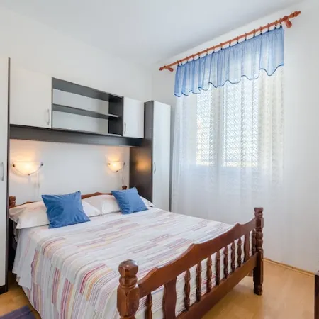 Apartment Mia-Three Bedroom Apartment with Sea View Terrace Hotels in Mirca