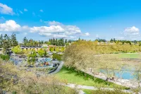 3BR | Views, Balcony, Gym | Bellevue | Sophari B