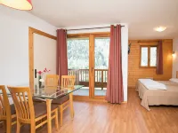 Apartment with shared pool for 4 people