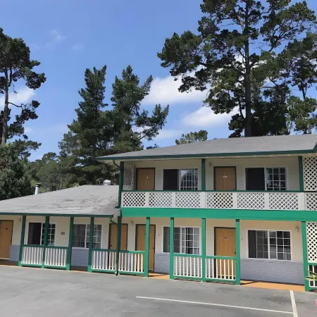 Monterey Pines Inn