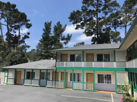 Monterey Pines Inn