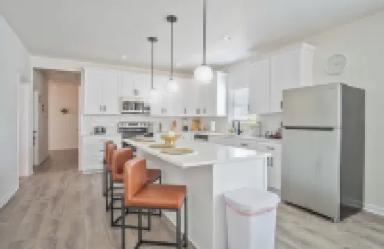 靠近阿拉莫和河濱步道的寬敞五卧三衛避風港！