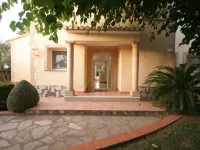 Villa Steps from the Sea