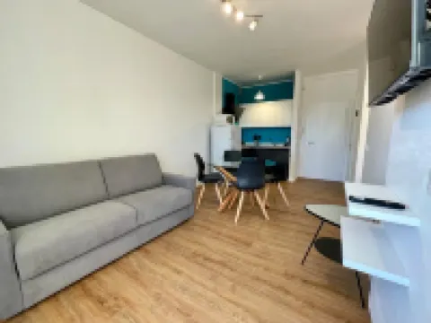 Modern Apartment with Pool and Seaview