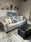 Payton's Place. A cozy cabin with private outdoor space pet friendly.