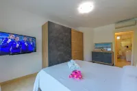 Rivoltella Apt with Pool 600m from Lake - Happy Rentals