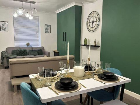 Beautiful 2 Bedroom House in Bridgend