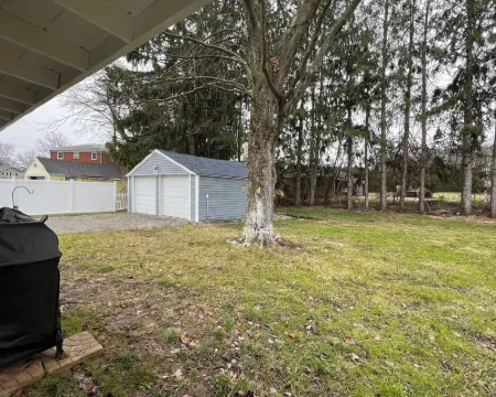 Pet-Friendly Charming  & Cozy 3-bedroom house AC & WiFi in pleasant Youngstown Hotels in Boardman Township