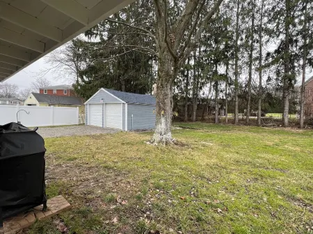 Pet-Friendly Charming  & Cozy 3-bedroom house AC & WiFi in pleasant Youngstown