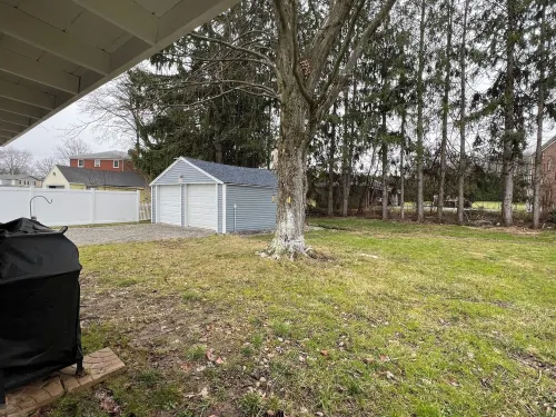 Pet-Friendly Charming  & Cozy 3-bedroom house AC & WiFi in pleasant Youngstown Hotels in Boardman Township