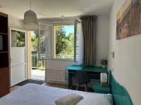 Logis Hôtel la Demeure du Perron Hotel a Quettehou