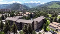 Luxury Condo w/ FREE WiFi, Parking, Heated Pool, Hot Tubs, Skier Shuttles - Pools