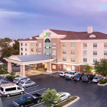 Holiday Inn Express & Suites COLUMBIA-I-26 @ HARBISON BLVD by IHG