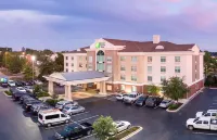 Holiday Inn Express & Suites COLUMBIA-I-26 @ HARBISON BLVD by IHG - Bãi đậu xe