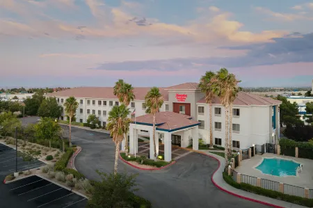 Hampton Inn & Suites Palmdale Отели рядом с достопримечательностью «Блэкберд Эйрпарк»