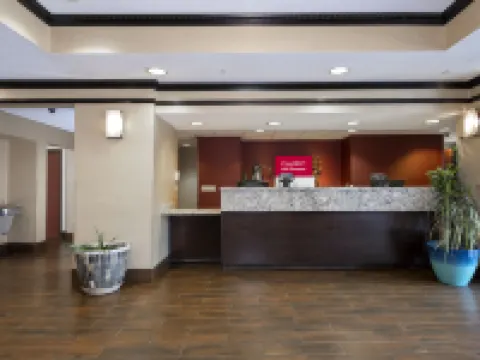 レッド ルーフ イン & スイーツ ドーバー ダウンタウン ドーバーのホテル