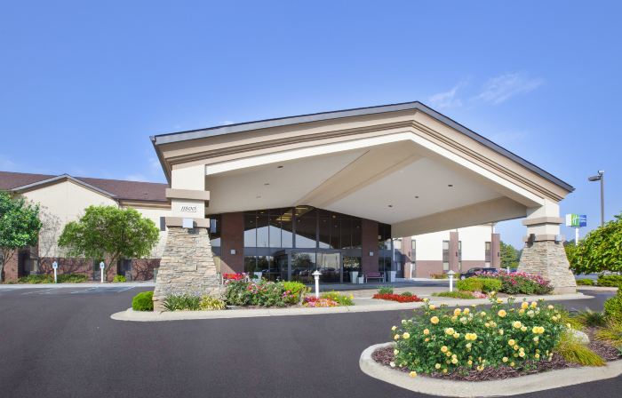 Holiday Inn Express DETROIT-WARREN (GM TECH CTR) by IHG