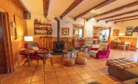 Hostal Xalet Refugi Pere Carné - Hostel