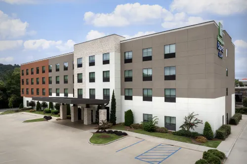 Holiday Inn Express & Suites Birmingham - Homewood