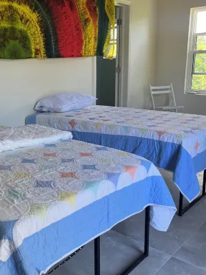 Island Gypsy, a Serene Beachfront Apartment on Cocoa Bay for up to 4 Guests. Hotels in Green Turtle Cay