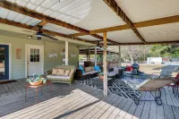 Charming Lake Retreat w/ Patio & Boat Parking! - Parkplatz