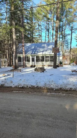 Perfect Family Ski Trip Home Near King Pine and Cranmore – Cozy & Convenient Отели в г. Тамворт