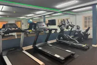 The Chateau Bloomington Hotel and Conference Center - gimnasio