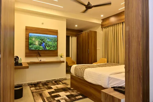 โรงแรม โนเบิล นุค 100 ฟุต โรด อินดิรานาการ์