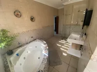 Africa Paradise Airport Boutique Hotel - ที่มีอ่างอาบน้ำ