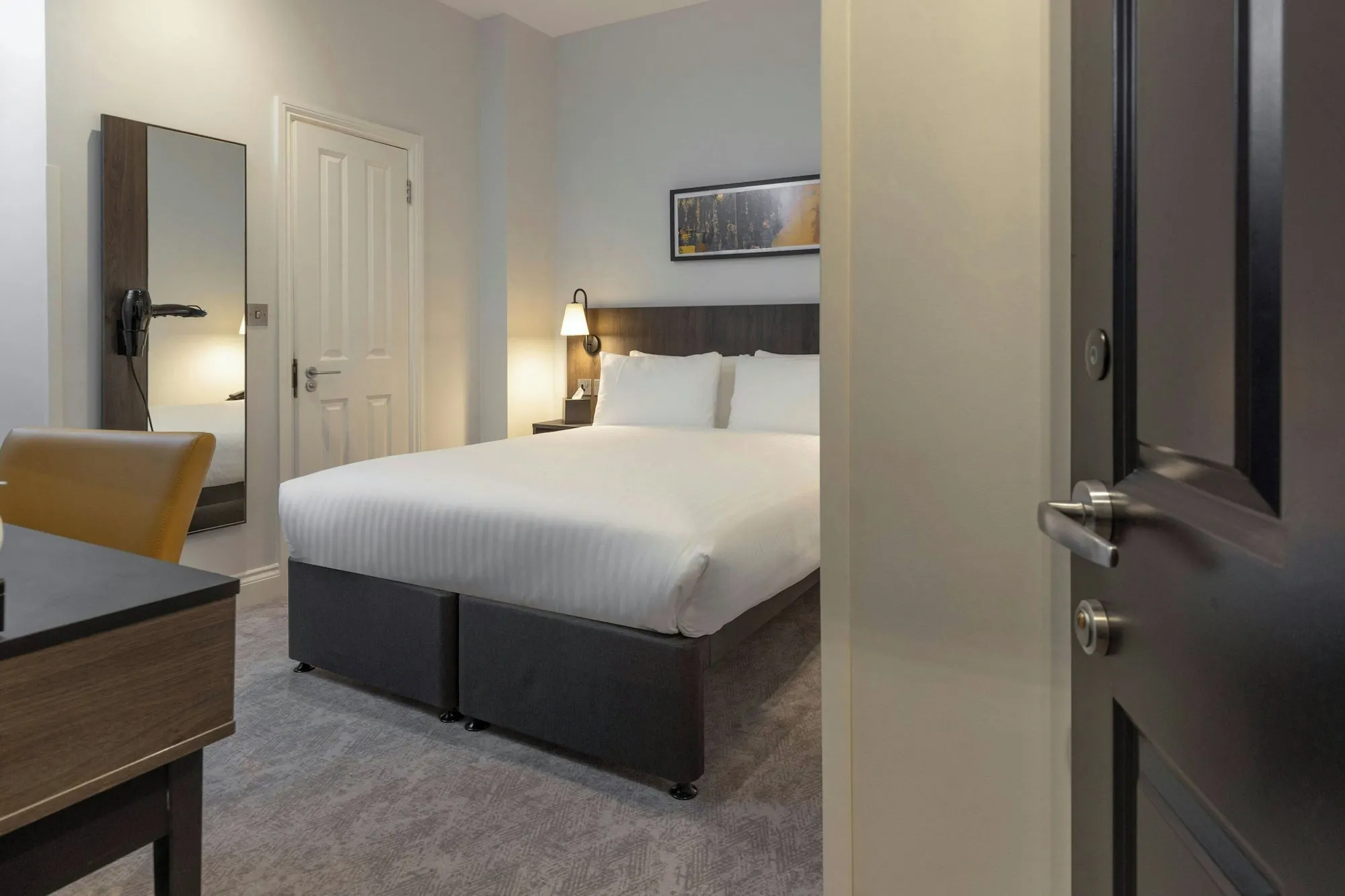 Four Points Flex by Sheraton London Kensington Olympia Rooms Photos