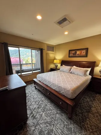 Spread Out in a Deluxe Suite with en Suite Listed Separately