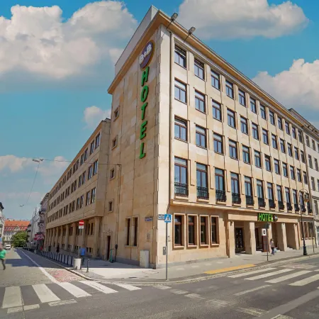 B&B HOTEL Poznań Old Town Отели рядом с достопримечательностью «Polish Theatre»