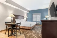 Best Western Plus Eau Claire Conference Center - Parkplatz