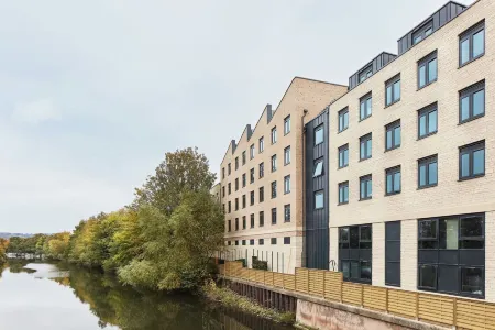 Student Only Hollis Wharf