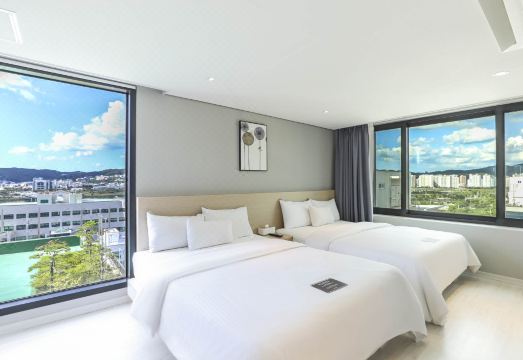 케이스호텔 모던한 객실 내부