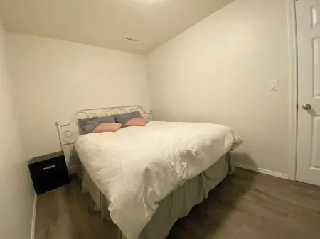 Spacious 2-Bedroom Suite w/ Sauna, Pool & Mountain Views