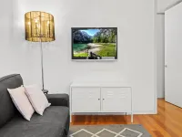 Convenient Apartment in heart of Carlton