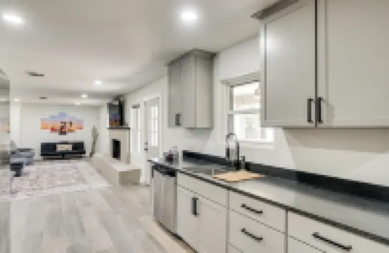 後院和遊戲室！位於米德蘭中心的家